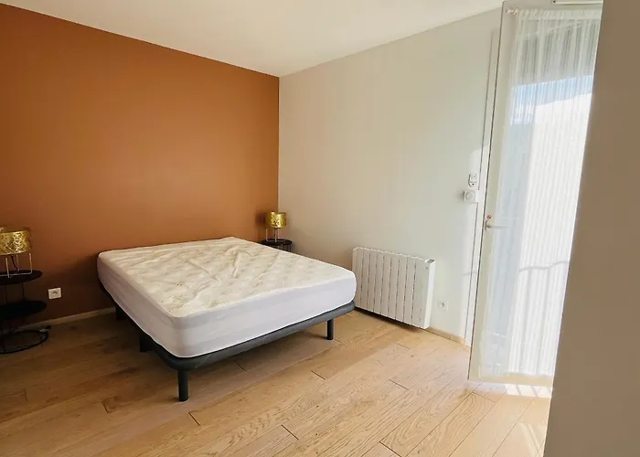 Saint-cyprien : T3 Moderne Proche Avec Parking Prive - Fr-1-309-549 Daire