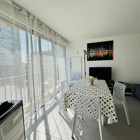 Saint-cyprien : T3 Moderne Proche Avec Parking Prive - Fr-1-309-549 Lejlighed
